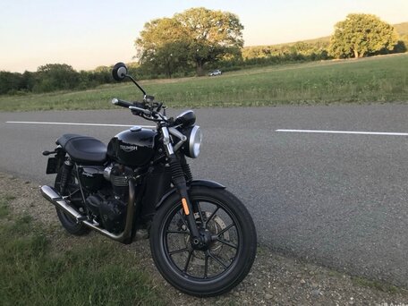 2016 Triumph Street Twin, чёрный, 850000 рублей, вид 2