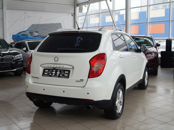 2011 SsangYong Actyon II, белый - вид 3