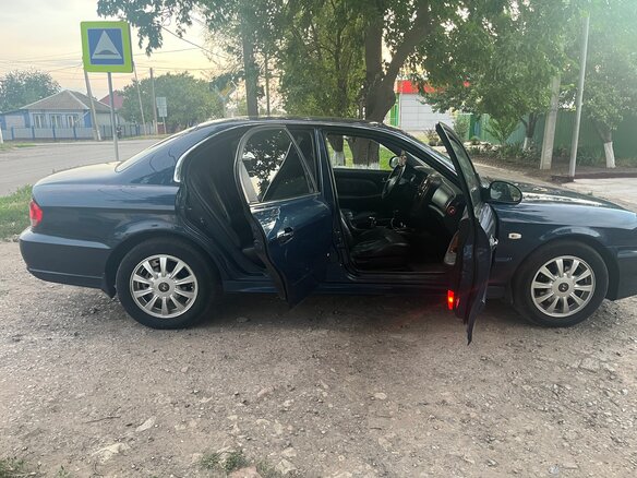 2006 Hyundai Sonata ТагАЗ IV (EF) Рестайлинг, синий, 500000 рублей - вид 2