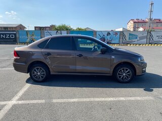 2015 Volkswagen Polo V Рестайлинг, коричневый, 800000 рублей, вид 4