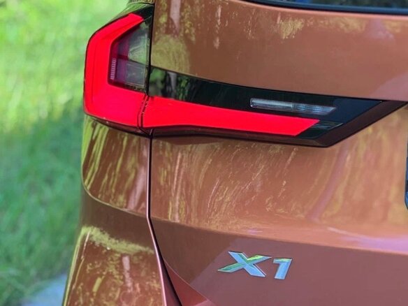 2022 BMW X1 18i sDrive III (U11/U12), оранжевый, 4900000 рублей - вид 9