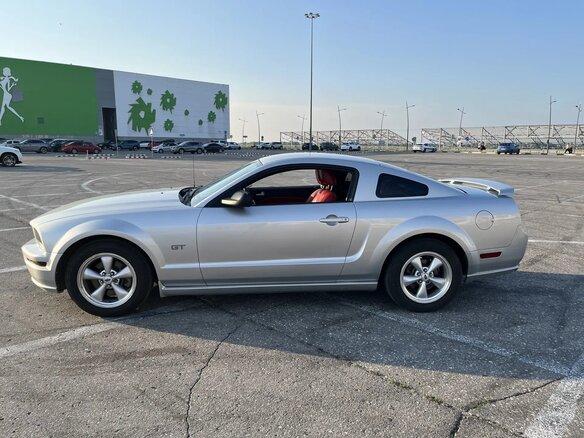 2005 Ford Mustang V, серый, 3100000 рублей - вид 5