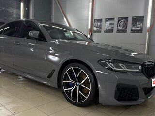 2020 BMW 5 серии 530i xDrive VII (G30/G31/G38) Рестайлинг, серый, 4600000 рублей, вид 4