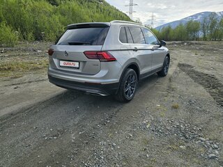 2018 Volkswagen Tiguan II, серебристый, 2500000 рублей, вид 4