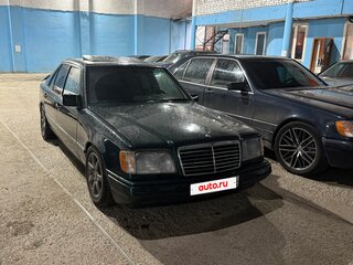 1986 Mercedes-Benz W124 200, зелёный, 350000 рублей, вид 2