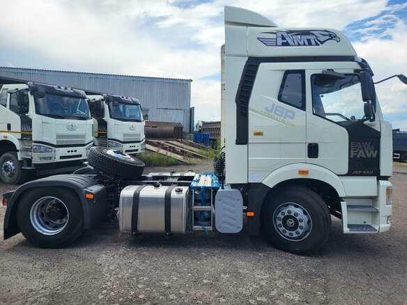2023 FAW J6 CA4180, белый, 5400000 рублей - вид 2