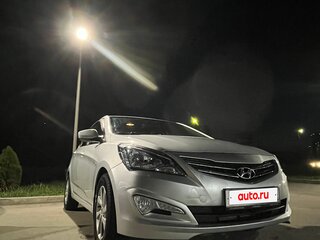 2015 Hyundai Solaris I Рестайлинг, серебристый, 680000 рублей, вид 3