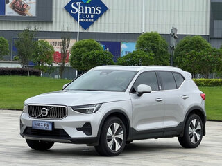 2021 Volvo XC40 I, серебристый, 1780000 рублей, вид 1