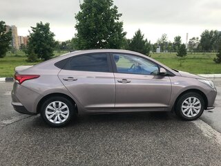 2021 Hyundai Solaris II Рестайлинг, коричневый, 1900000 рублей, вид 3