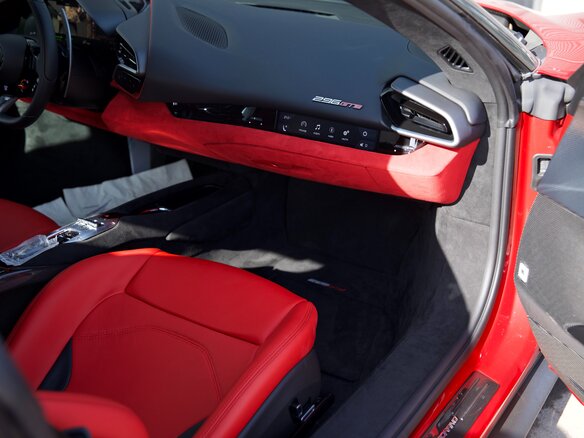 2023 Ferrari 296 GTB, красный, 34750000 рублей - вид 11