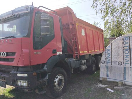 2011 Iveco Trakker, пурпурный, 2500000 рублей, вид 5