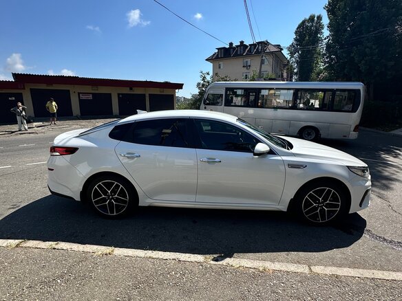 2019 Kia Optima IV Рестайлинг, белый, 2100000 рублей - вид 8