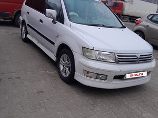 1999 Mitsubishi Chariot Grandis III, белый, 350000 рублей, вид 1