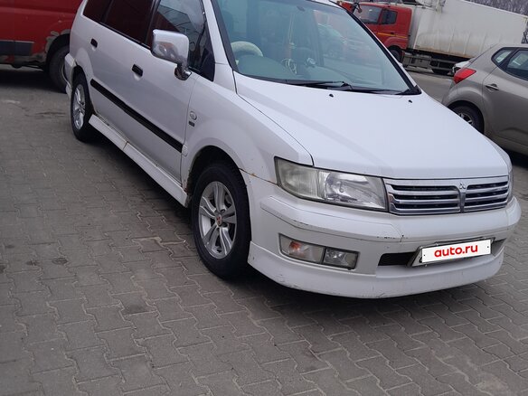 1999 Mitsubishi Chariot Grandis III, белый, 350000 рублей