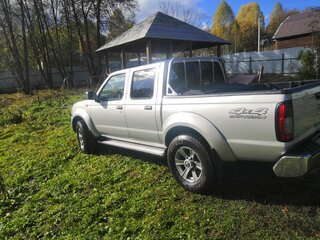 2011 Nissan NP300, серебристый, 1350000 рублей, вид 3