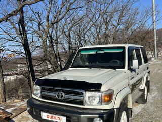 2011 Toyota Land Cruiser 76 70 Series Рестайлинг 1, белый, 3280000 рублей, вид 3