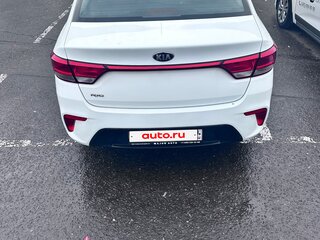 2018 Kia Rio IV, белый, 800000 рублей, вид 4