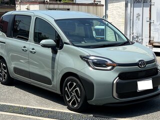2023 Toyota Sienta III, зелёный, 1440000 рублей, вид 1