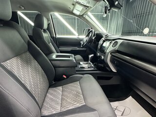 2021 Toyota Tundra Double Cab II Рестайлинг, красный, 5000000 рублей, вид 5