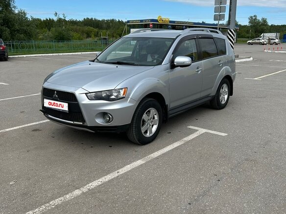 2010 Mitsubishi Outlander II Рестайлинг, серебристый, 1200000 рублей