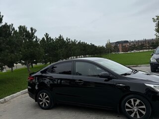 2016 Kia Rio III Рестайлинг, чёрный, 950000 рублей, вид 2