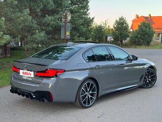 2021 BMW 5 серии 540i xDrive VII (G30/G31/G38) Рестайлинг, серый, 4200000 рублей, вид 3