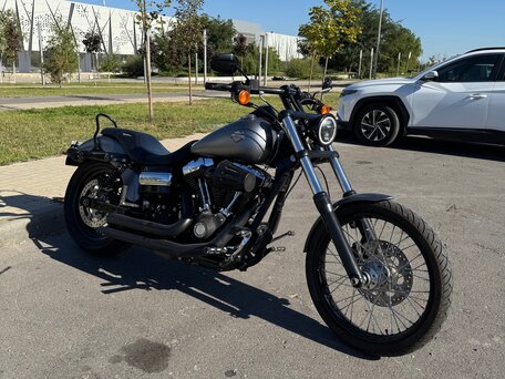 2013 Harley-Davidson Dyna Wide Glide, серый, 1050000 рублей, вид 4