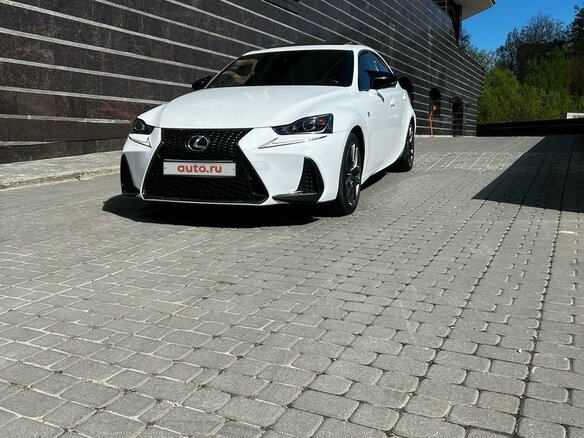 2018 Lexus IS 300 III Рестайлинг, белый, 3280000 рублей - вид 1