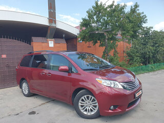 2016 Toyota Sienna III Рестайлинг, пурпурный, 3500000 рублей, вид 1