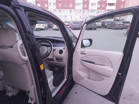 2010 Mazda Biante, коричневый, 1470000 рублей - вид 15