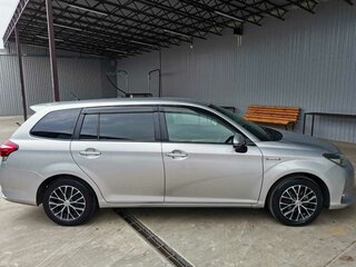 2018 Toyota Corolla Fielder XI (E160, E170) Рестайлинг 2, серебристый, 1300000 рублей, вид 3