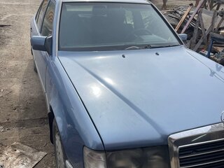1985 Mercedes-Benz W124 300, голубой, 450000 рублей, вид 1