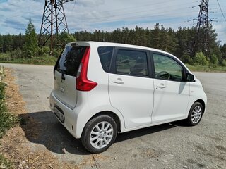 2017 Mitsubishi eK Wagon III Рестайлинг, белый, 630000 рублей, вид 2