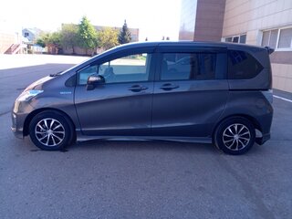 2014 Honda Freed I Рестайлинг, серый, 1500000 рублей, вид 3