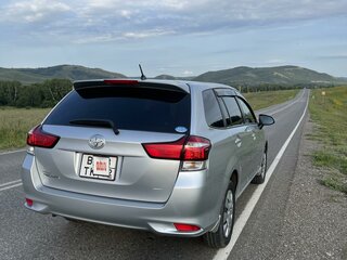 2017 Toyota Corolla Fielder XI (E160, E170, E180) Рестайлинг 1, серебристый, 1600000 рублей, вид 4