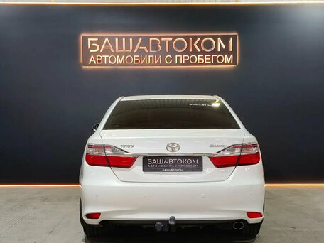 2016 Toyota Camry VII (XV50) Рестайлинг, белый, 2090000 рублей, вид 5
