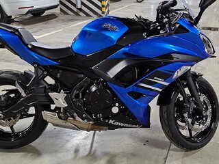 2018 Kawasaki Ninja 650, синий, 875000 рублей, вид 3