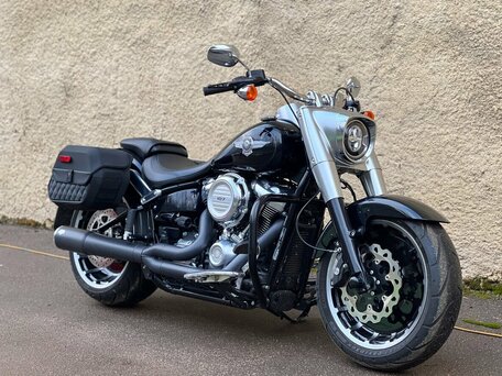 2019 Harley-Davidson Fat Boy, чёрный, 2000000 рублей, вид 2