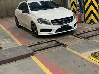 2014 Mercedes-Benz A-Класс 180 III (W176), белый, 1540000 рублей, вид 3