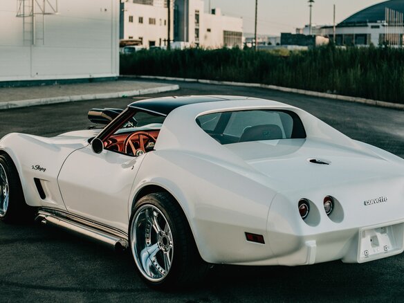 1976 Chevrolet Corvette C3, белый - вид 2
