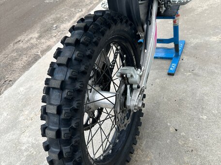 2023 KTM 250 SX F, оранжевый, 669000 рублей, вид 4
