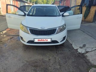 2013 Kia Rio III, белый, 550000 рублей, вид 1