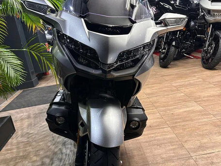 2025 Honda GL 1800 Gold Wing, серебристый, 4200000 рублей, вид 4