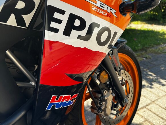 2013 Honda CBR 250R, оранжевый, 450000 рублей - вид 8