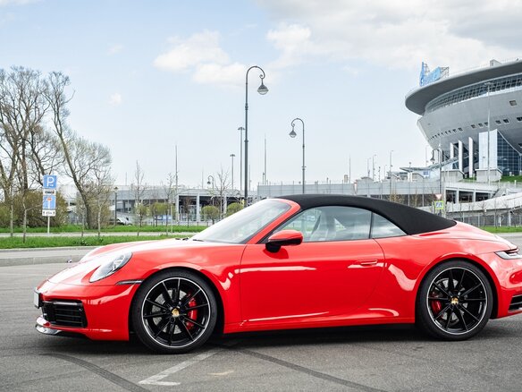 2019 Porsche 911 Carrera 4S VIII (992), красный