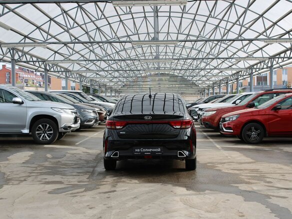 2020 Kia Rio IV Рестайлинг, чёрный - вид 3