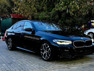 2020 BMW 5 серии 520d VII (G30/G31/G38) Рестайлинг, чёрный, 4399999 рублей, вид 3