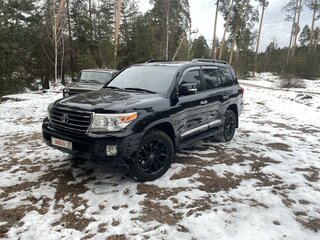 2012 Toyota Land Cruiser 200 Series Рестайлинг 1, чёрный, 3700000 рублей, вид 1