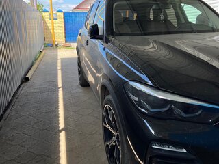 2020 BMW X5 25d IV (G05/G18), чёрный, 8000000 рублей, вид 2