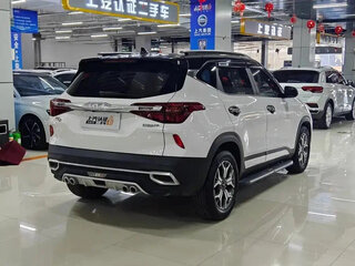 2023 Kia KX3, белый, 1429888 рублей, вид 4